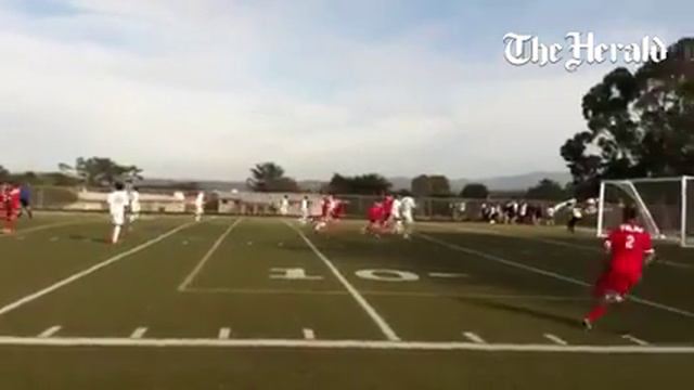 Alonzo Mesa makes a diving save for Monterey, who leads Palma 2-0 in the first half смотреть онлайн
