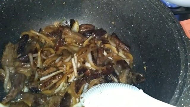 Гуляш с мясом. Подойдёт на любой гарнир. смотреть онлайн