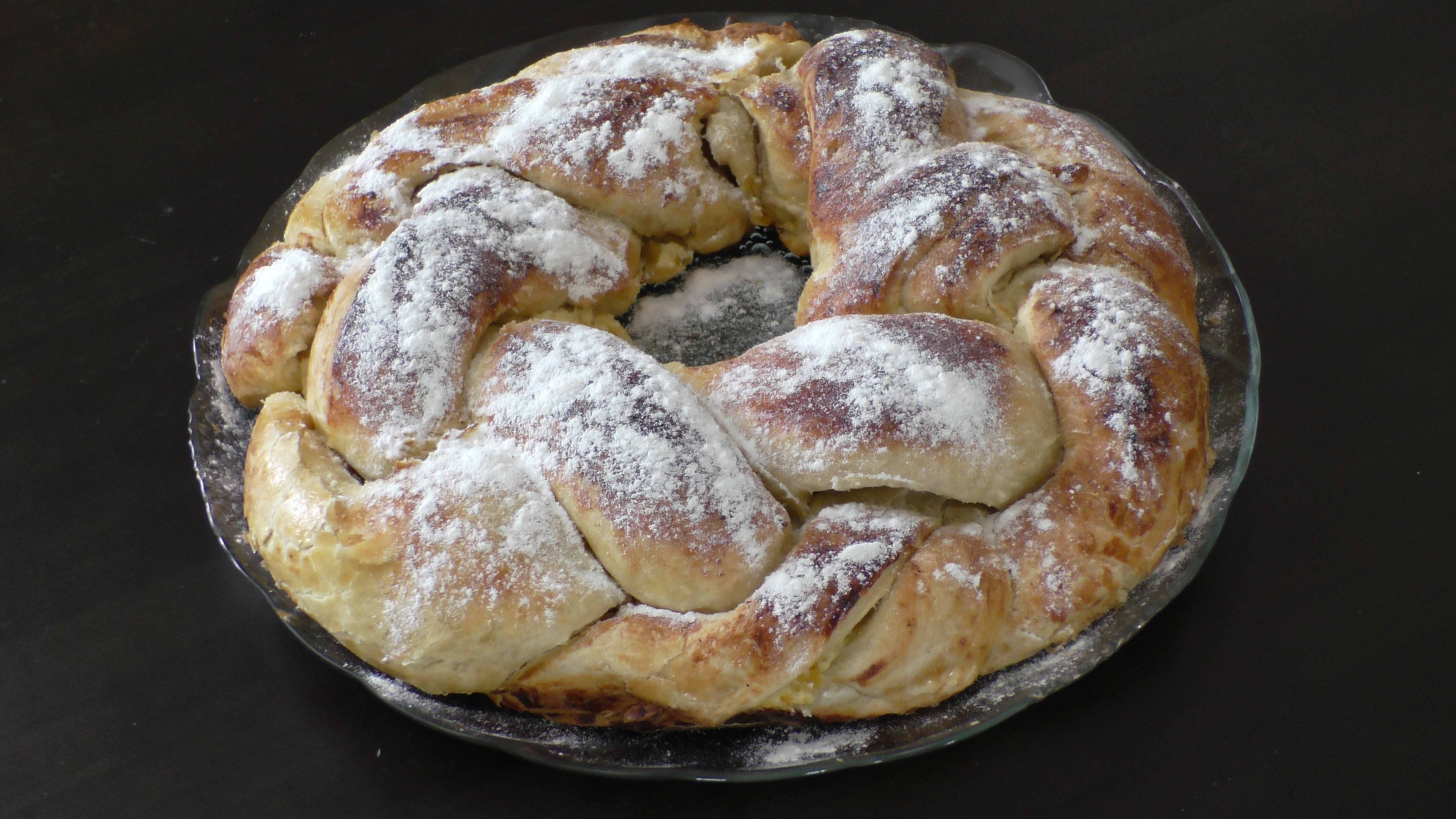 Пирог-коса из слоеного теста с тремя разными начинками. смотреть онлайн