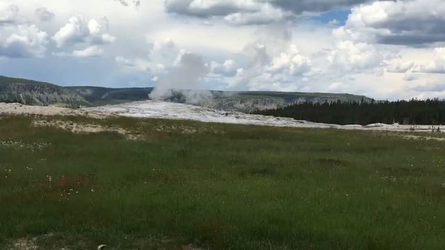 США. Old Faithful Geyser, Yellowstone смотреть онлайн