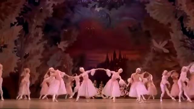 Мариинский театр, балет «Щелкунчик», Вальс цветов смотреть онлайн