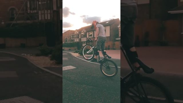 2.5 foot bunny hop смотреть онлайн