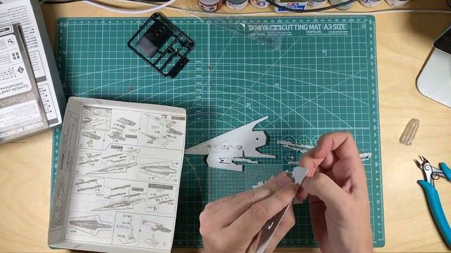Unboxing and assembling Bandai's Super Star Destroyer смотреть онлайн