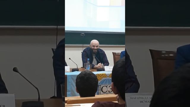 Магамед Исмаилов про свои волосы, в МГИМО. смотреть онлайн