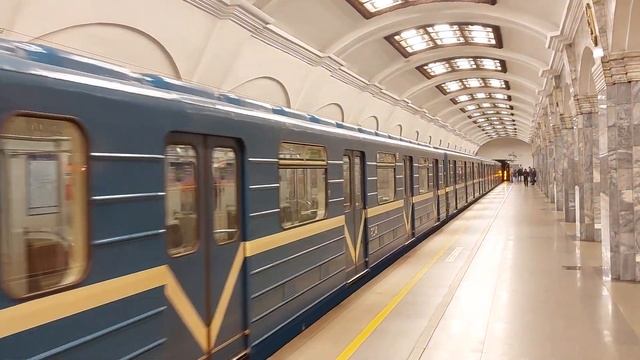 Перегонка 81-717/714.5 из ТЧ-6 "Выборгское" в ТЧ-1 "Автово" на мойку. смотреть онлайн
