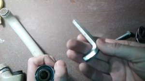 Ремонт гусака, течёт поворотный излив смесителя КАК РАСКРУТИТЬ и устранить течь