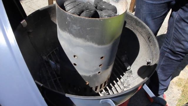 КАК РАЗЖЕЧЬ УГОЛЬНЫЙ ГРИЛЬ-БАРБЕКЮ (WEBER ORIGINAL KETTLE 47 cm). КАК ПРИГОТОВИТЬ СТЕЙК НА ГРИЛЕ смотреть онлайн