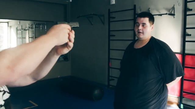 Тренировка по самбо с Максимом Новоселовым / Напал с пистолетом смотреть онлайн