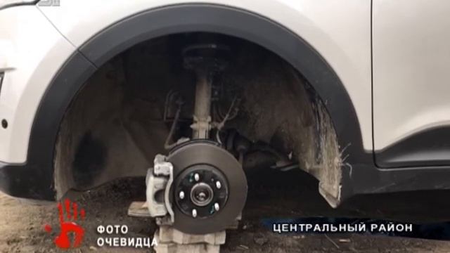 Неизвестные разули несколько припаркованных машин в Челябинске смотреть онлайн