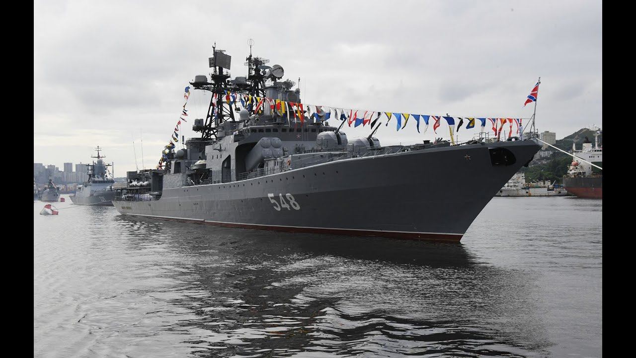Приморцы отметили день ВМФ. Смотрите, как прошёл Военно-морской парад во Владивостоке.