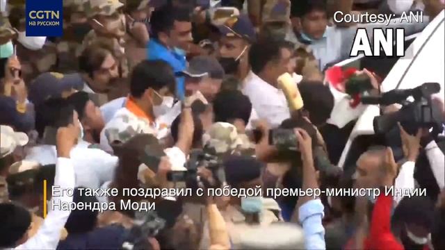 Тысячи болельщиков встретили в аэропорту Дели Нираджа Чопру смотреть онлайн