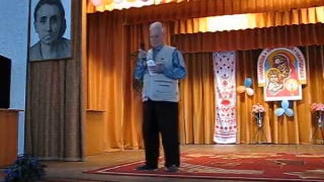 Автор музыки Валерий Деревский исполняет песню "Роменская Мадонна", написанную на стихи П.Илюхина смотреть онлайн