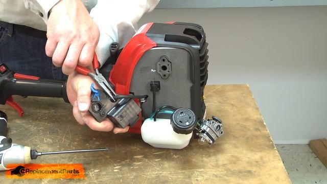 Troy-Bilt Trimmer Repair - Replacing the Air Filter Cover (Troy-Bilt Part # 753-05252) смотреть онлайн