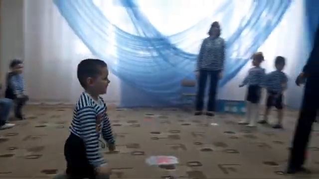 Спортивно-патриотический геокешинг 23 февраля в средней группе "Сказка" смотреть онлайн