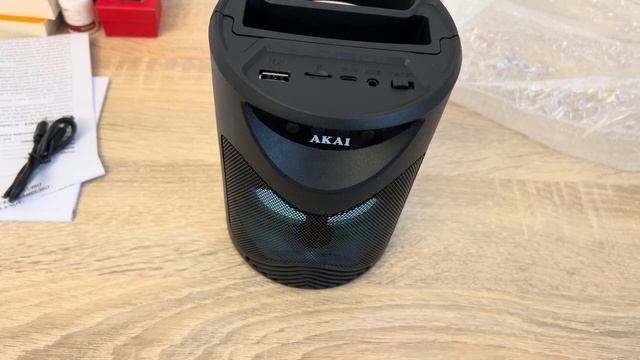 Boxa portabila la 60 lei cu RGB | AKAI ABTS-704 смотреть онлайн