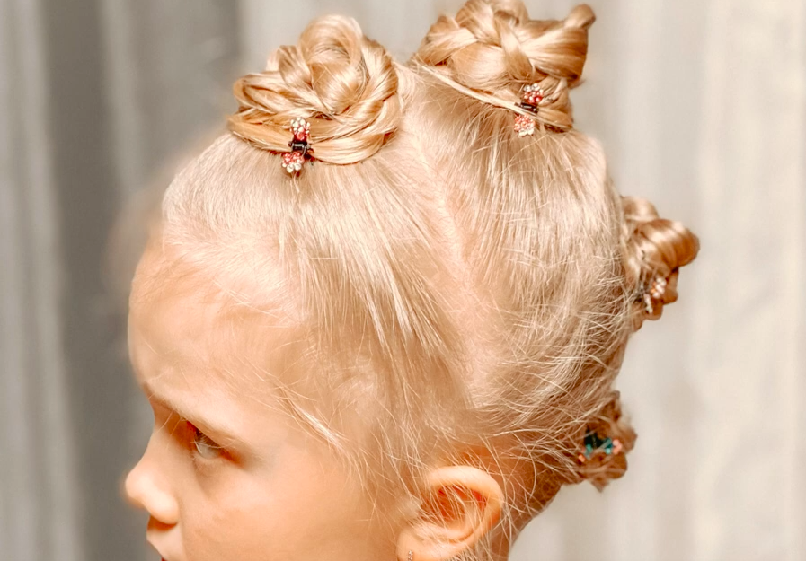 Прическа с шишечками из французской косы | Прически для девочек смотреть онлайн