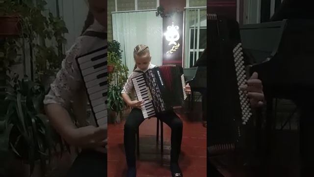 Перепелиця Крістіна - пер. А. М. Мірека молдавський народний танець " Молдовеняска" смотреть онлайн