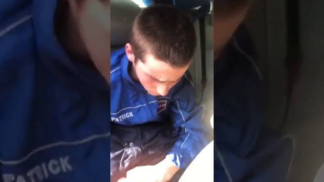 Серый целует рыбу смотреть онлайн