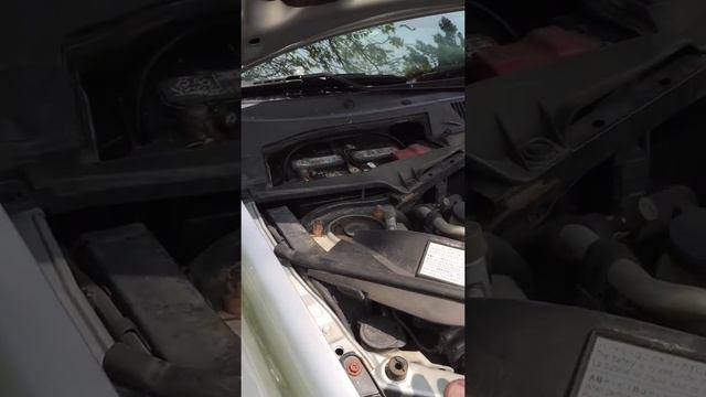 Toyota RAV4 2005 Battery Location
