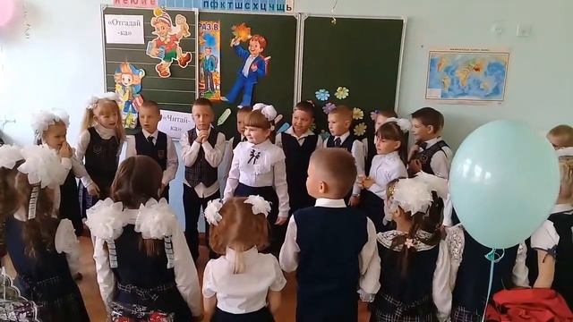 Каравай для именинницы. 1Б класс, 2 школа. Канал Ксюша Женя. смотреть онлайн