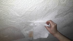 Потолочная плитка видны СТЫКИ. Наклейте САЛФЕТКУ на потолок и СМОТРИТЕ что БУДЕТ