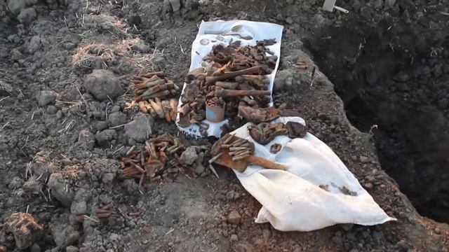 Захоронение солдат в хуторе Белом смотреть онлайн