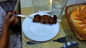 Узбекистан! Зашли в кафе! Дешевая еда! Заказали шашлык и кукси!