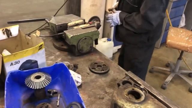 Реставрация сверлильного станка 1921 года. // Restoration of a drilling machine of 1921 year смотреть онлайн