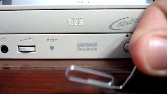 How to Remove a Stuck CD/DVD from a CD/DVD-ROM Drive смотреть онлайн
