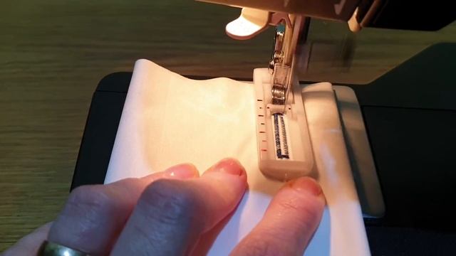 Cum se realizeaza butoniera la masina de cusut Toyota. смотреть онлайн