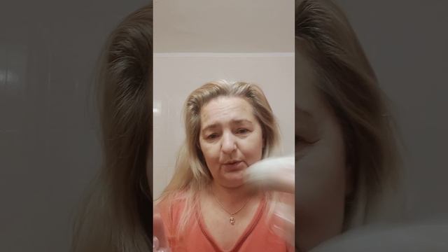 Фарбування волосся у домашніх умовах краскою Avon. Результат у наступному відео.