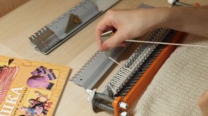 КУПИЛА МАШИНКУ ДЛЯ ВЯЗАНИЯ. ПОРАЗИЛАСЬ, КАК ПРОСТО И БЫСТРО МОЖНО НА НЕЙ ВЯЗАТЬ.