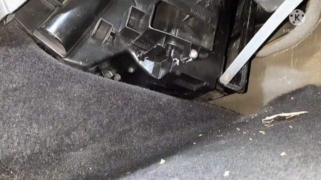 Renault Duster замена фильтра салонного смотреть онлайн