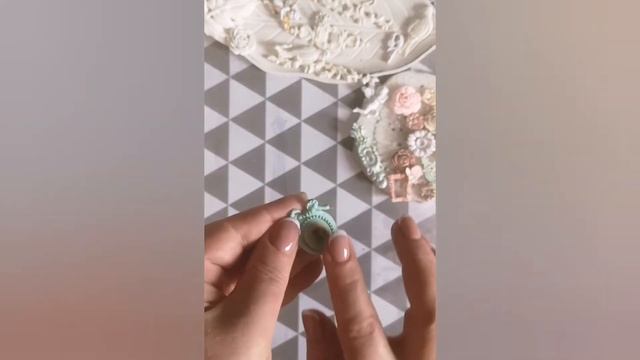 Скрапбукинг. Видео-урок. Окрашивание лепного декора.