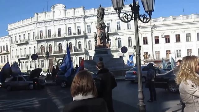 Фанаты Черноморца Одесса жгут Екатеринская площадь смотреть онлайн