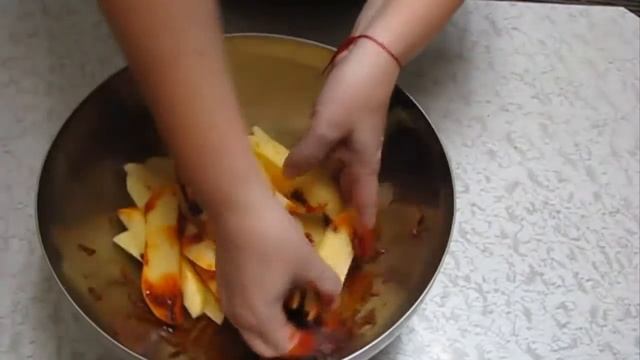 Рецепт. Золотая хрустящая картошка в духовке. смотреть онлайн