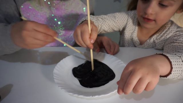 DIY ЛИЗУН без КЛЕЯ / ЛИЗУН ИЗ ЧЕРНОЙ МАСКИ / ЛИЗУН ПОПРЫГУН /черный лизун своими руками смотреть онлайн