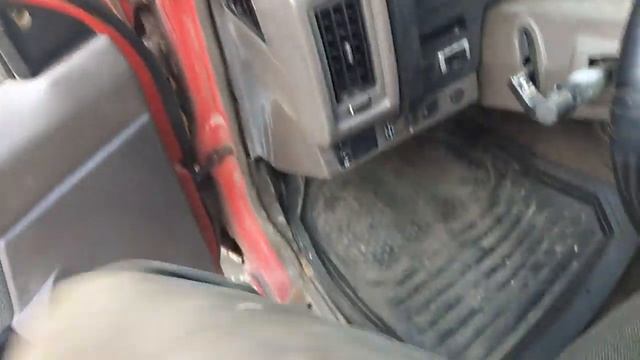 Приехал в разбор ещё один Terrano 1, красный 3 дверный Z24 смотреть онлайн