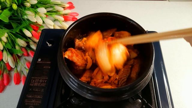 Традиционный корейский суп Кимчи Чиге смотреть онлайн