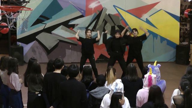 Отрывок танца Royal Family - BBHMM смотреть онлайн