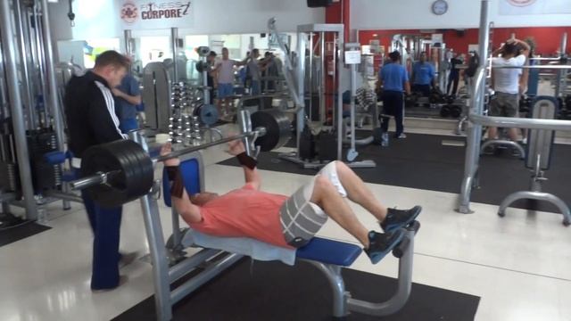 Никита, Испания, Бенидорм, жым лёжа 160кг 09.05.2013 зам.директора nestservilux.ru смотреть онлайн