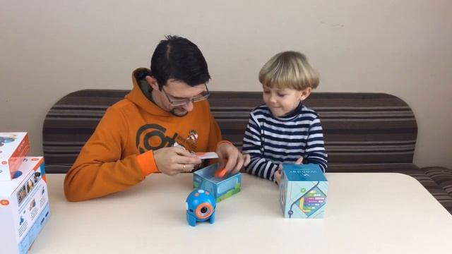 Знакомство с роботом Dot. Игрушки роботы Dash&Dot. | Play with Dash&Dot robots. Meet Dot! смотреть онлайн