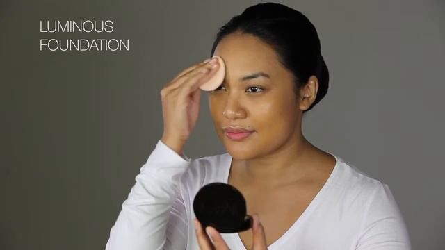 How To: Use the CC Creme and Luminous Foundation смотреть онлайн