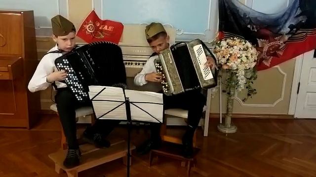 Никитин Валерий и Малина Андрей. Смуглянка (текст песни в описании) смотреть онлайн