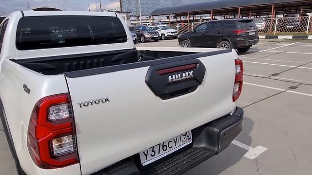 Toyota Hilux Black Onyx смотреть онлайн