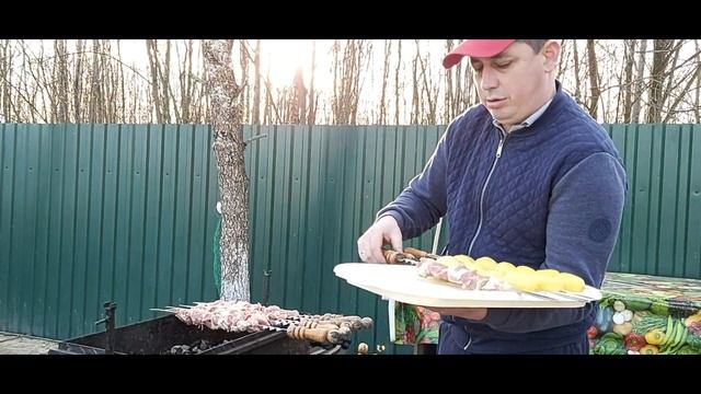 ГРИБЫ НА ЧУДО СКОВОРОДКЕ И ШАШЛЫК С КАРТОШКОЙ НА МАНГАЛЕ смотреть онлайн