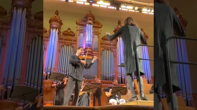 «Questa Musica» Дирижёр —Филипп Чижевский. Солисты — Леонид Железный (скрипка). 3 смотреть онлайн