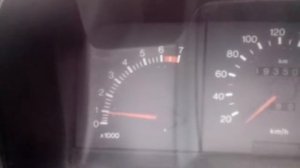 Прыгает стрелка тахометра