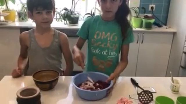 Малинове морозиво від Олі і Артема смотреть онлайн
