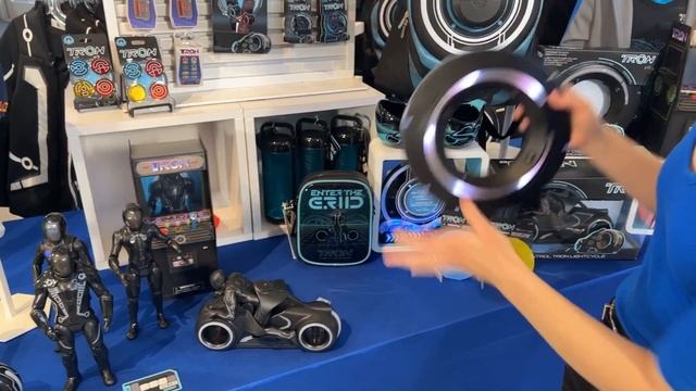 In the Loop: First look at TRON Lightcycle / Run merchandise at Magic Kingdom смотреть онлайн